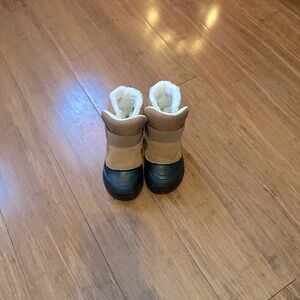 Kids toddler North Face  boot size 9